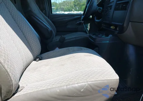 2005 Chevrolet Express from USA, damaged, VIN 1GCFG15X451137283